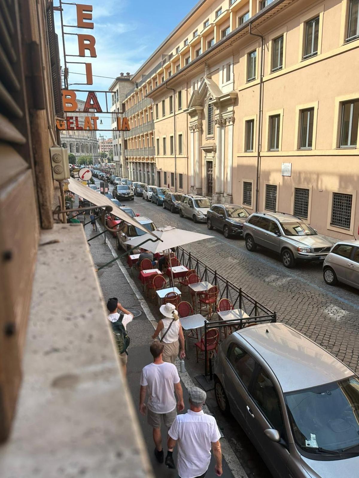 150 Meters From The Colosseum - Appartmento Gladiatore Luaran gambar
